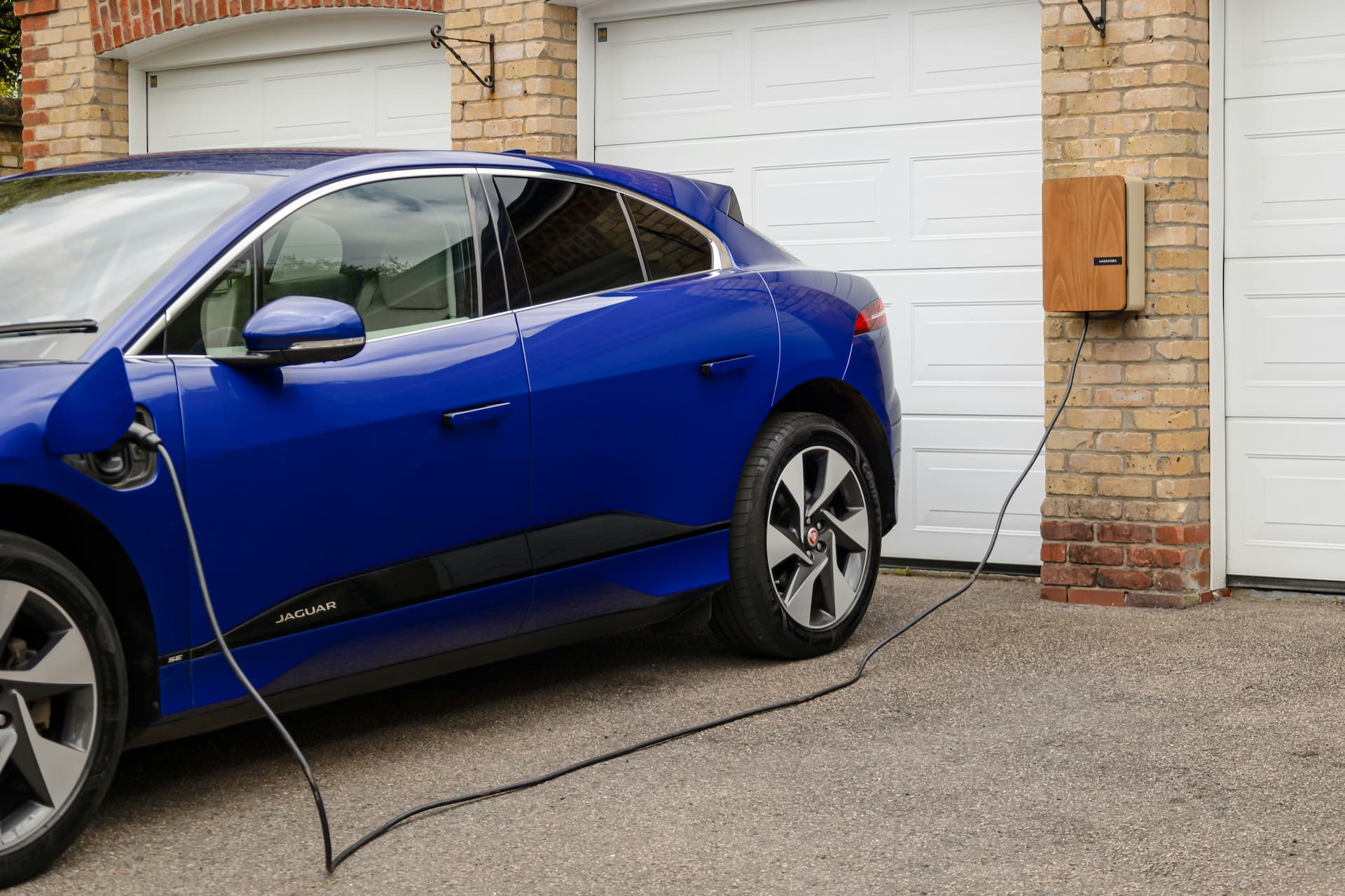 Comparación de híbridos eléctricos y gasolina